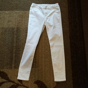 ●White jeggings